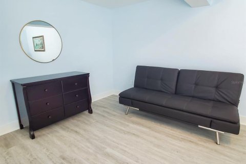 Condo in Madeira Beach, Florida, 1 bedroom  № 2121647 - photo 13