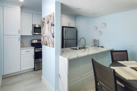 Condo in Madeira Beach, Florida, 1 bedroom  № 2121647 - photo 8