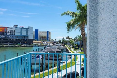Condo in Madeira Beach, Florida, 1 bedroom  № 2121647 - photo 21