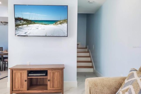 Condo in Madeira Beach, Florida, 1 bedroom  № 2121647 - photo 5