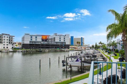 Condo in Madeira Beach, Florida, 1 bedroom  № 2121647 - photo 25