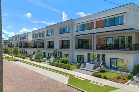Townhouse in Orlando, Florida 3 bedrooms, 197.51 sq.m. № 2221119