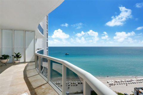 Condominio en venta en Sunny Isles Beach, Florida, 2 dormitorios, 195.65 m2 № 1958607 - foto 2