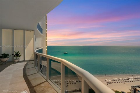 Condominio en venta en Sunny Isles Beach, Florida, 2 dormitorios, 195.65 m2 № 1958607 - foto 3
