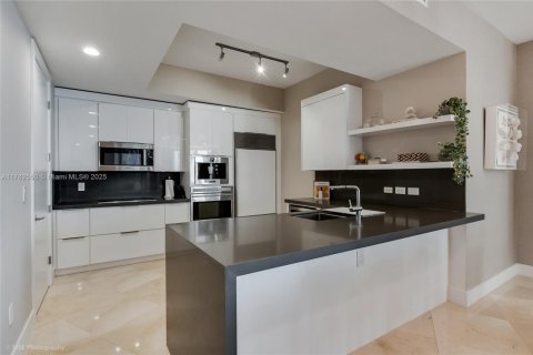 Condominio en venta en Sunny Isles Beach, Florida, 2 dormitorios, 195.65 m2 № 1958607 - foto 10
