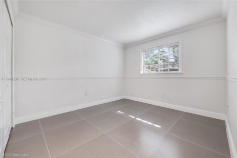 Condo in Miami, Florida, 2 bedrooms  № 2002579 - photo 6