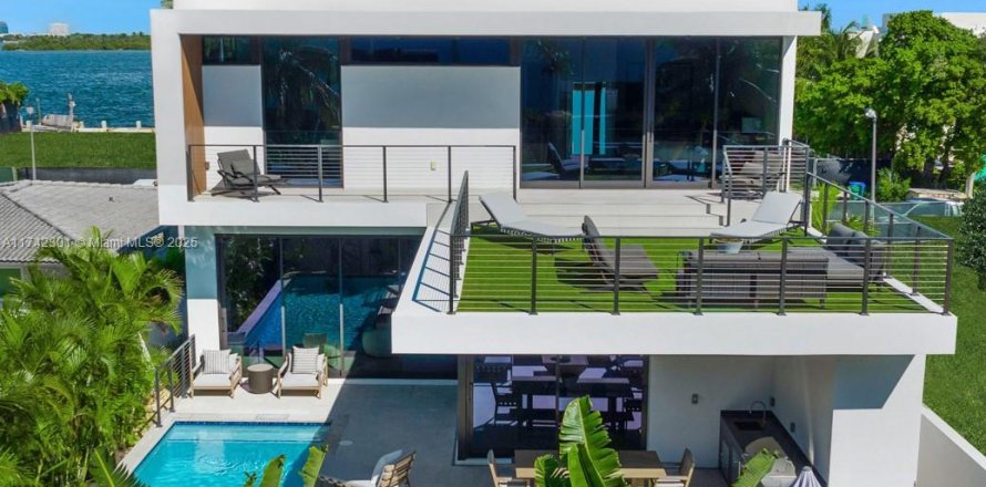 Villa ou maison à Miami, Floride 3 chambres, 348.2 m2 № 1730699