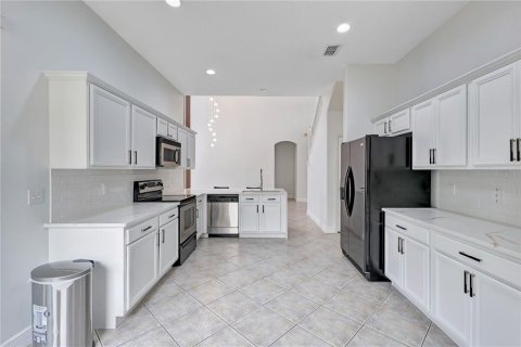 House in Kissimmee, Florida 4 bedrooms, 252.69 sq.m. № 2427271 - photo 9