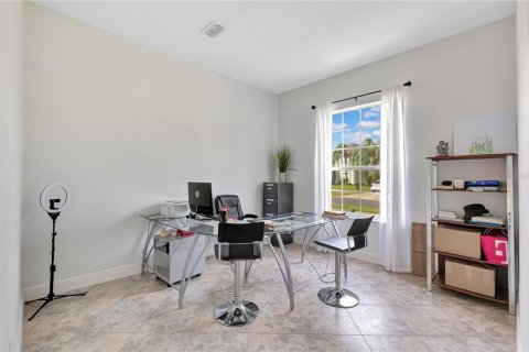 House in Kissimmee, Florida 4 bedrooms, 252.69 sq.m. № 2427271 - photo 12