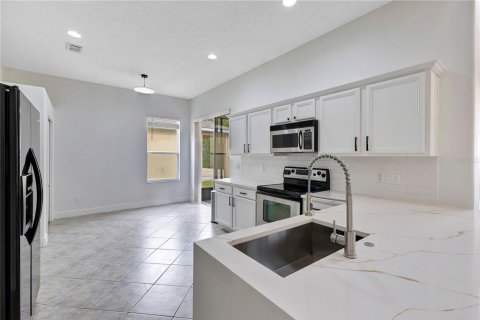 House in Kissimmee, Florida 4 bedrooms, 252.69 sq.m. № 2427271 - photo 7