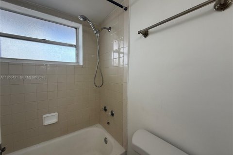 Снять в аренду кондоминиум в Норт-Бей-Виллидж, Флорида 41.34м2, № 2005918 - фото 11