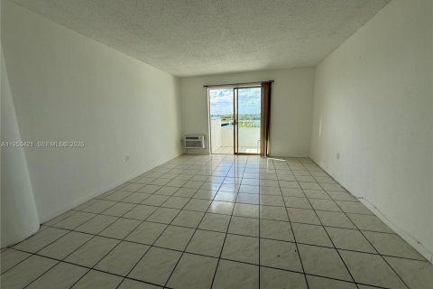 Снять в аренду кондоминиум в Норт-Бей-Виллидж, Флорида 41.34м2, № 2005918 - фото 6