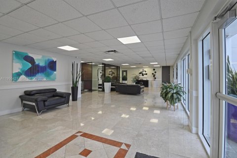 Снять в аренду кондоминиум в Норт-Бей-Виллидж, Флорида 41.34м2, № 2005918 - фото 2