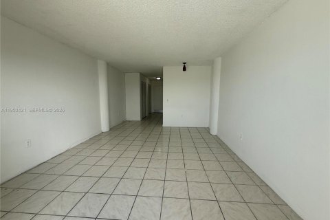 Снять в аренду кондоминиум в Норт-Бей-Виллидж, Флорида 41.34м2, № 2005918 - фото 9