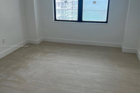 Condo in Bal Harbour, Florida, 3 bedrooms  № 1936145 - photo 14