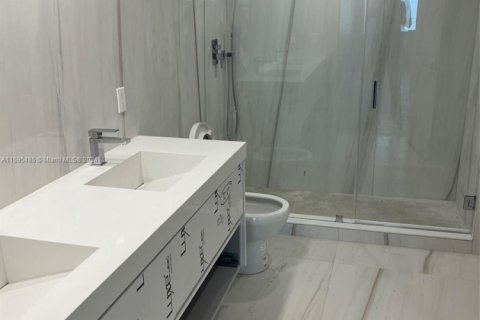 Condo in Bal Harbour, Florida, 3 bedrooms  № 1936145 - photo 11