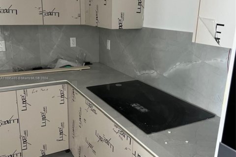 Condo in Bal Harbour, Florida, 3 bedrooms  № 1936145 - photo 4