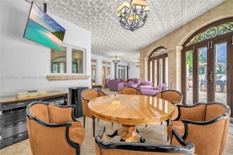 House in Miami, Florida 7 bedrooms, 699.93 sq.m. № 2168309 - photo 21