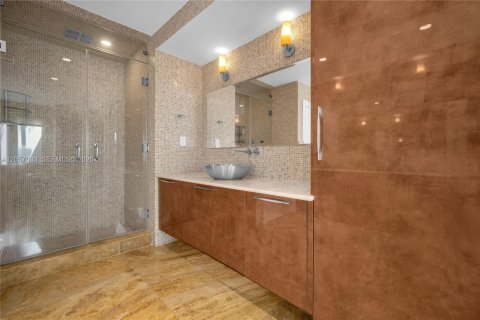 House in Miami, Florida 7 bedrooms, 699.93 sq.m. № 2168309 - photo 26
