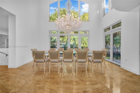 House in Miami, Florida 7 bedrooms, 699.93 sq.m. № 2168309 - photo 12