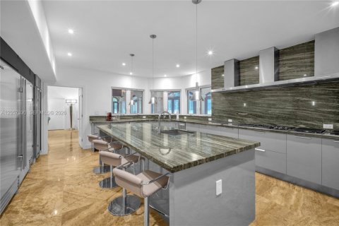 House in Miami, Florida 7 bedrooms, 699.93 sq.m. № 2168309 - photo 18