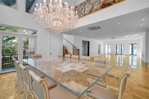 House in Miami, Florida 7 bedrooms, 699.93 sq.m. № 2168309 - photo 13