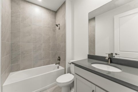 House in Port St. Lucie, Florida 2 bedrooms, 160.07 sq.m. № 2171681 - photo 10