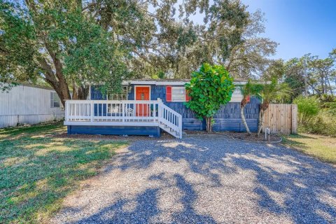 House in New Port Richey, Florida 2 bedrooms, 80.27 sq.m. № 2094556