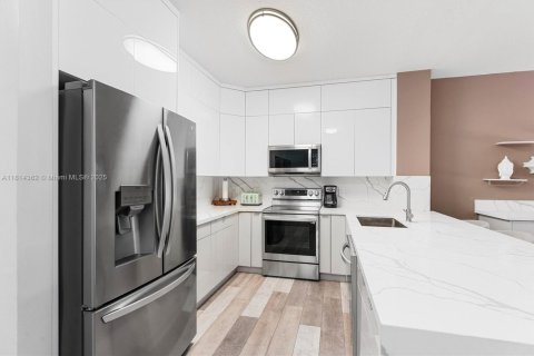 Townhouse in Pembroke Pines, Florida 3 bedrooms, 147.16 sq.m. № 1790583 - photo 6