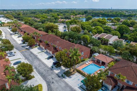 Townhouse in Pembroke Pines, Florida 3 bedrooms, 147.16 sq.m. № 1790583 - photo 26