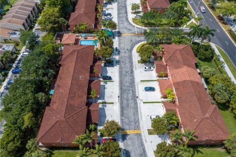Townhouse in Pembroke Pines, Florida 3 bedrooms, 147.16 sq.m. № 1790583 - photo 25