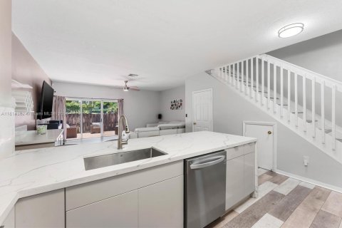 Townhouse in Pembroke Pines, Florida 3 bedrooms, 147.16 sq.m. № 1790583 - photo 7