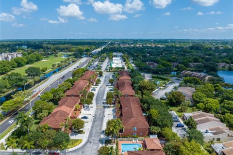 Townhouse in Pembroke Pines, Florida 3 bedrooms, 147.16 sq.m. № 1790583 - photo 30