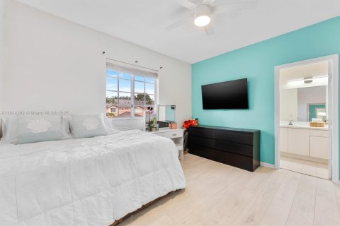 Townhouse in Pembroke Pines, Florida 3 bedrooms, 147.16 sq.m. № 1790583 - photo 20