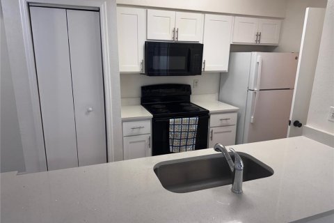 Condo in Kissimmee, Florida, 2 bedrooms  № 1751659 - photo 4
