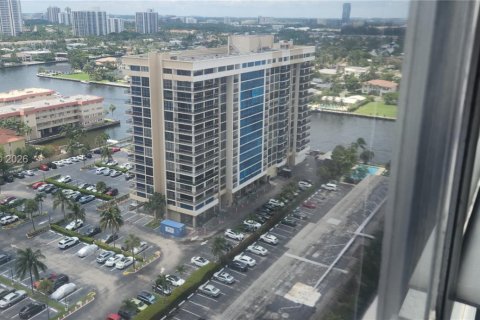 Copropriété à louer à Hallandale Beach, Floride: 1 chambre, 80.82 m2 № 2401929 - photo 11