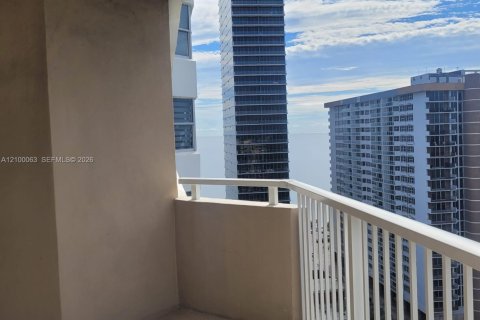 Copropriété à louer à Hallandale Beach, Floride: 1 chambre, 80.82 m2 № 2401929 - photo 29