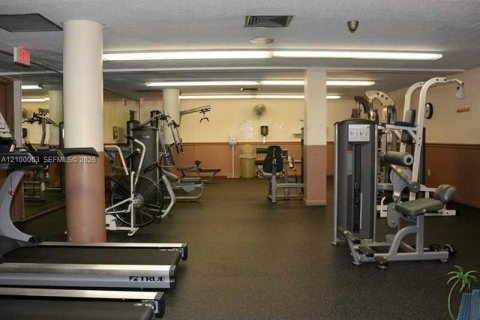 Copropriété à louer à Hallandale Beach, Floride: 1 chambre, 80.82 m2 № 2401929 - photo 23