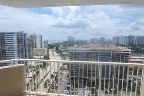 Copropriété à louer à Hallandale Beach, Floride: 1 chambre, 80.82 m2 № 2401929 - photo 3
