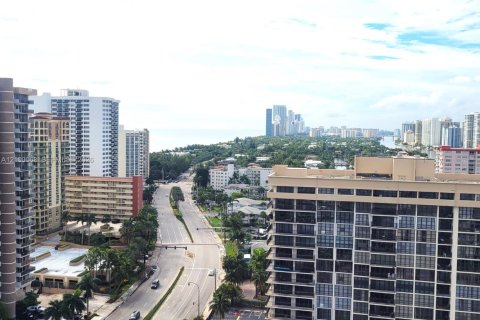 Copropriété à louer à Hallandale Beach, Floride: 1 chambre, 80.82 m2 № 2401929 - photo 10