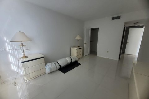 Copropriété à louer à Hallandale Beach, Floride: 1 chambre, 80.82 m2 № 2401929 - photo 17
