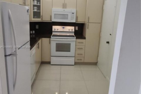 Copropriété à louer à Hallandale Beach, Floride: 1 chambre, 80.82 m2 № 2401929 - photo 8