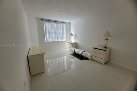 Copropriété à louer à Hallandale Beach, Floride: 1 chambre, 80.82 m2 № 2401929 - photo 7