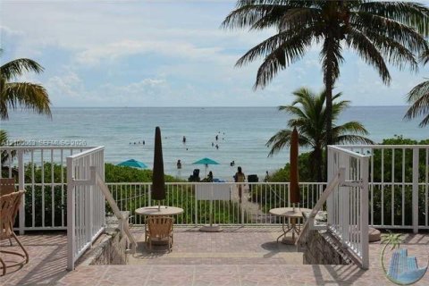 Copropriété à louer à Hallandale Beach, Floride: 1 chambre, 80.82 m2 № 2401929 - photo 30