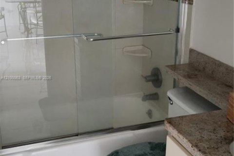 Copropriété à louer à Hallandale Beach, Floride: 1 chambre, 80.82 m2 № 2401929 - photo 13