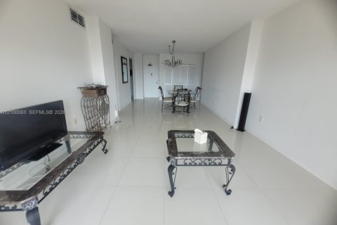 Copropriété à louer à Hallandale Beach, Floride: 1 chambre, 80.82 m2 № 2401929 - photo 6
