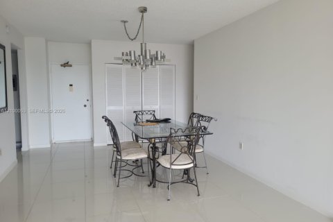 Copropriété à louer à Hallandale Beach, Floride: 1 chambre, 80.82 m2 № 2401929 - photo 16