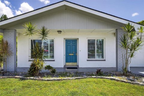House in Sun City Center, Florida 2 bedrooms, 111.48 sq.m. № 1837650 - photo 1