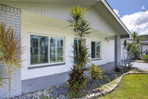 House in Sun City Center, Florida 2 bedrooms, 111.48 sq.m. № 1837650 - photo 5