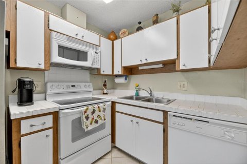 House in Sun City Center, Florida 2 bedrooms, 111.48 sq.m. № 1837650 - photo 17